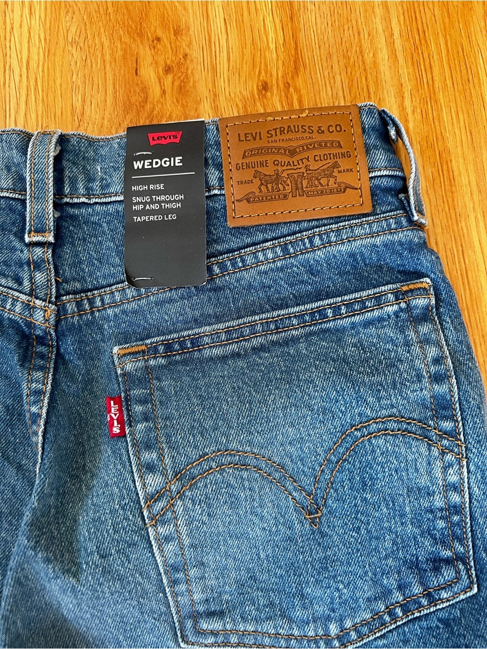 Levi's Premium High Rise Wedgie Jeans - Classic Straight Fit - Picture 4 of 6